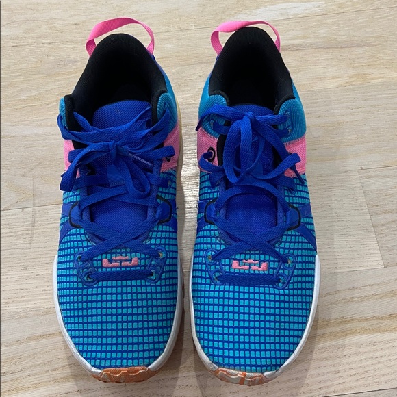 Mens Nike Basketball Shoes Lebron Witness size Men 10 - Picture 3 of 6